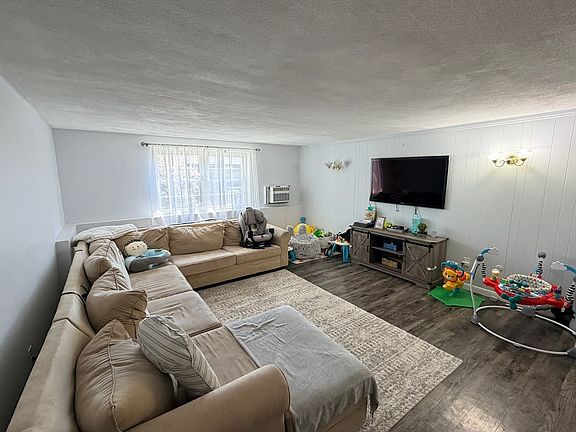 3rd image of 261 Boston Post Rd E APT 3