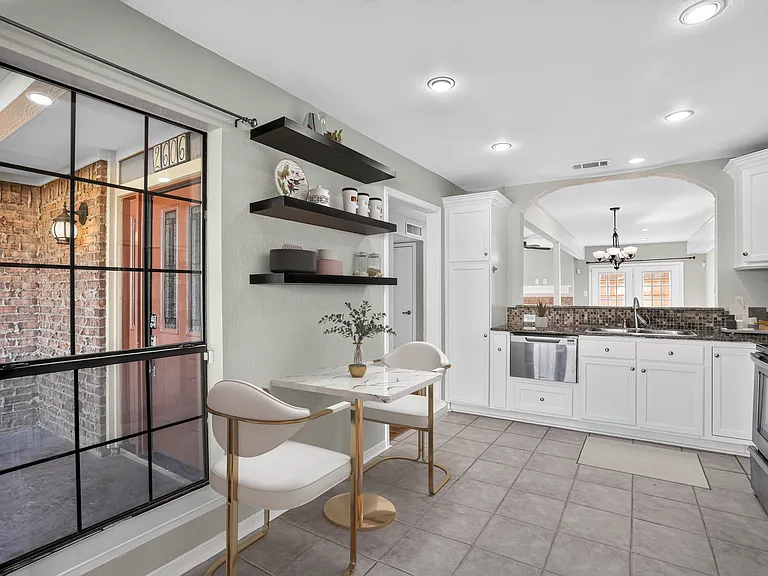 2606 Encina — Photo 13