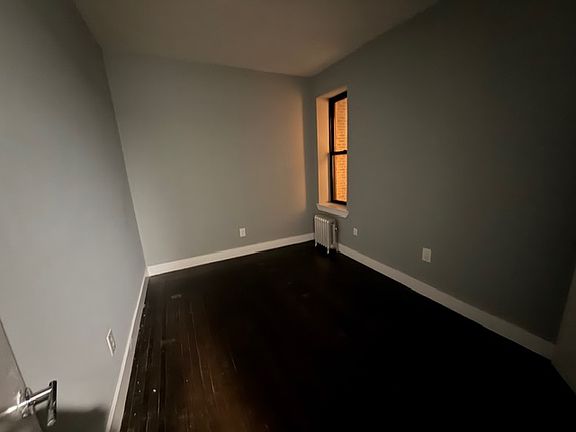 3rd image of 568 W 192nd St APT 31