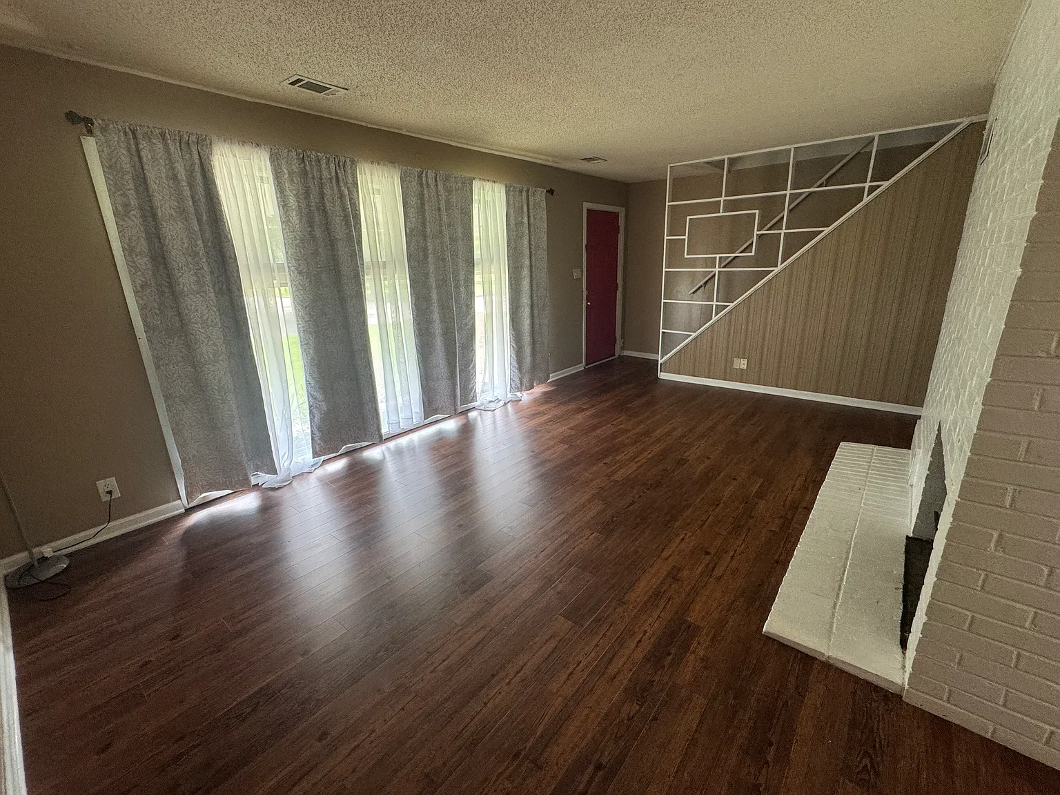 3 bed, 1.5 bath, 1475 sqft, $1,300 — Photo 3