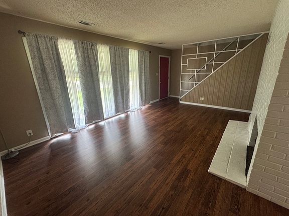 3rd image of 621 S Bleckley Dr