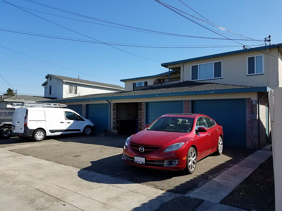 the six plex from street