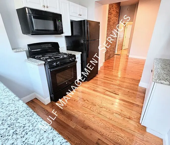 323 37th St #1 — Photo 2
