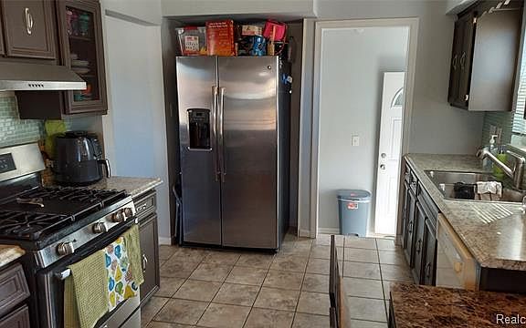 5th image of 18536 Holland Ave