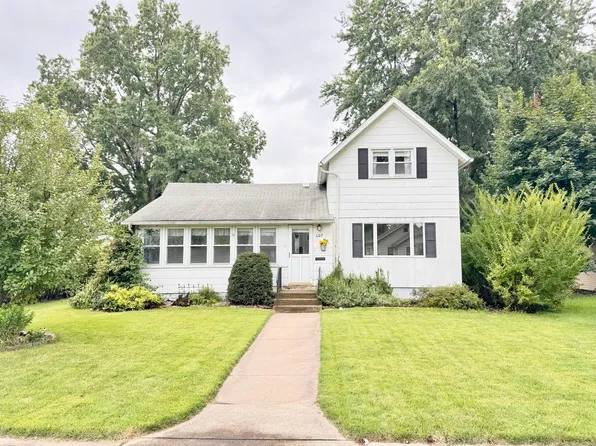 607 W 7th St, Sterling, IL 61081