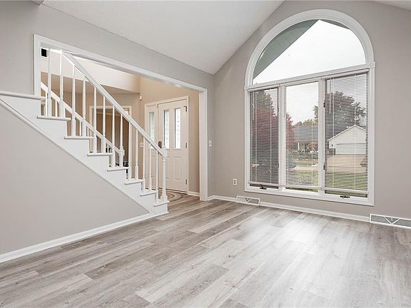 3rd image of 622 Cherry Valley Dr