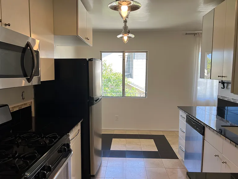 321 Wisconsin Ave #B — Photo 8