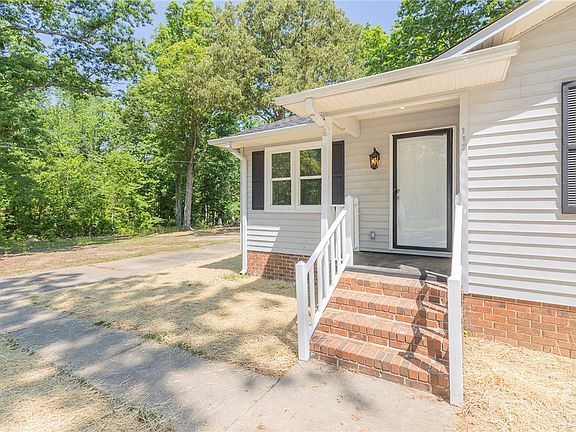 3rd image of 113 Linda Ln