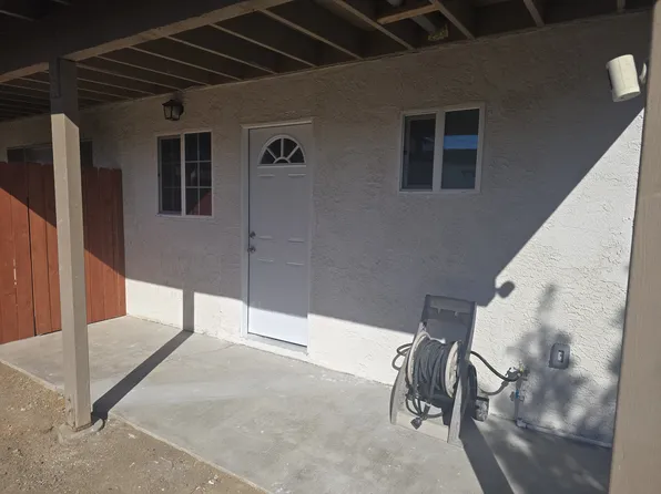 2065 Stanley Ave, Signal Hill, CA 90755