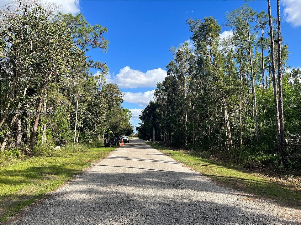 1st image of 3050 Pine Tree Dr