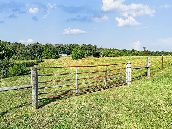 3rd image of 1776 Country Club Rd
