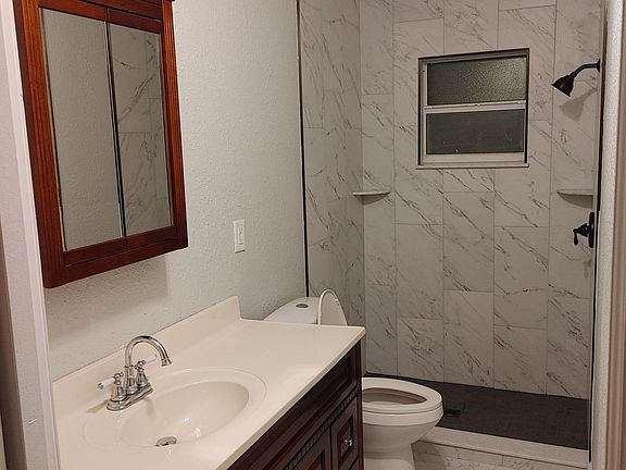 5th image of 27750 Lisa Dr