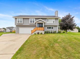 1096 E Libby Ct, Oak Creek, WI 53154