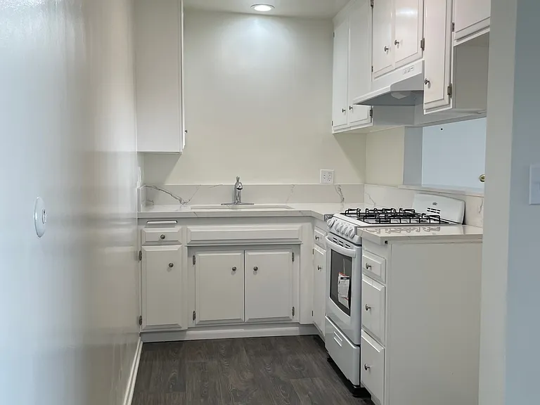 2449 Mohawk St — Photo 3