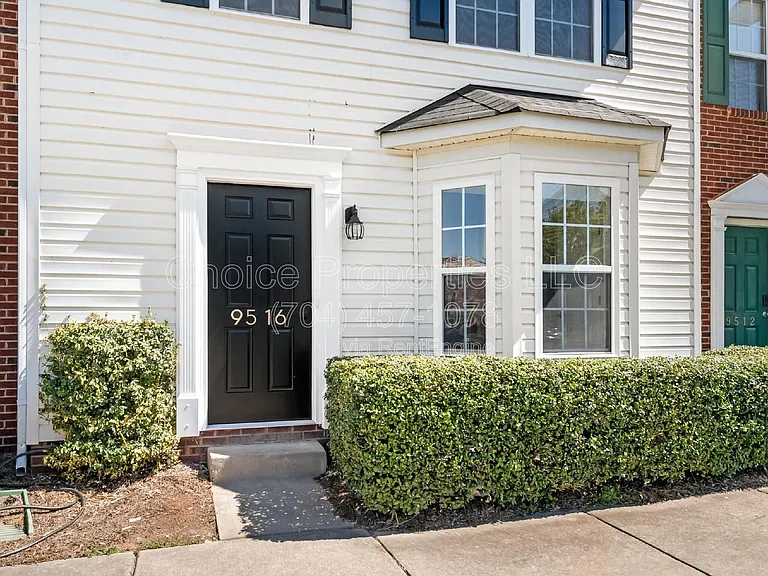 9516 Drains Bay Ct — Photo 2