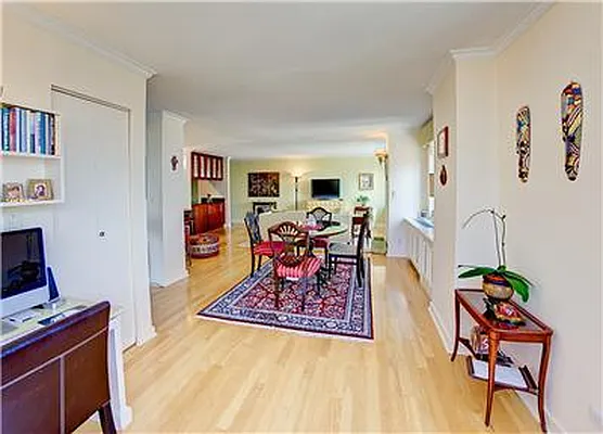 Sold by (Legacy) Elegran | media 18
