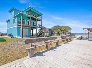 125 Lakeview Rd, Rockport, TX 78382