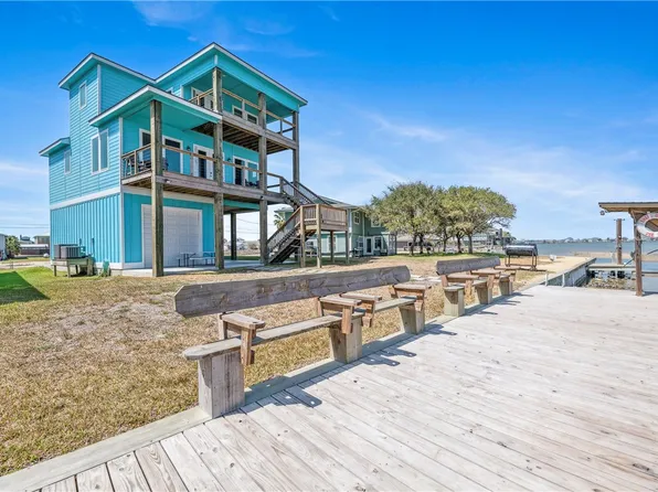 125 Lakeview Rd, Rockport, TX 78382
