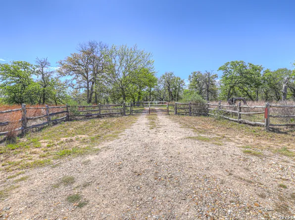 3165 Vivroux Ranch Rd, Seguin, TX 78155