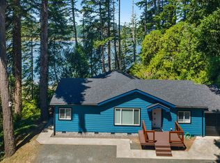 67065 Heron Rd, North Bend, OR 97459