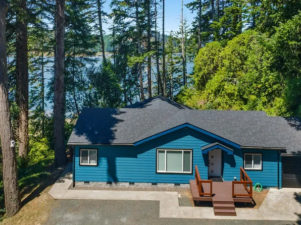 67065 Heron Rd, North Bend, OR 97459