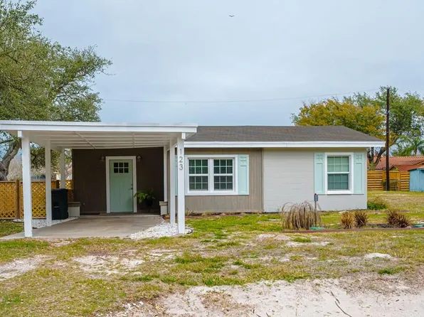 123B Palm St, Rockport, TX 78382