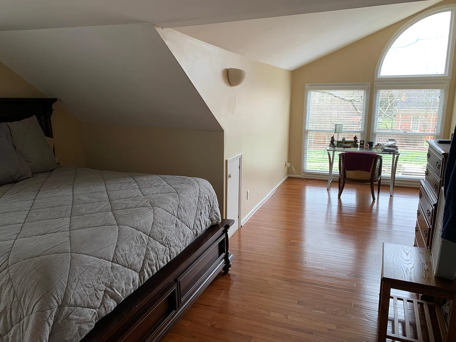 170 W Margaret Ln — Photo 3