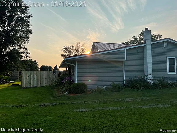 2nd image of 7415 W Farrand Rd
