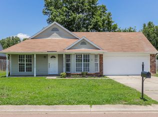 1104 Parkview Cir N, Southaven, MS 38671