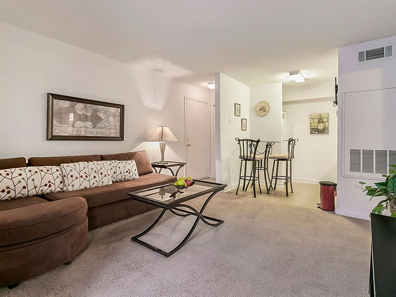 Premises Apartments — Photo 3