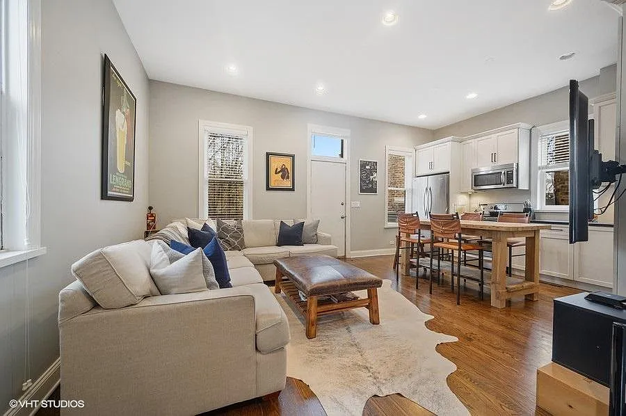 Building Photo - 2107 N Racine Ave #2F