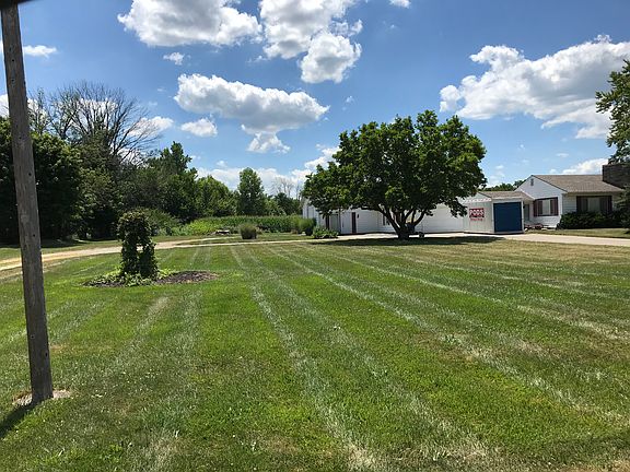 LFT side of LARGE front yard