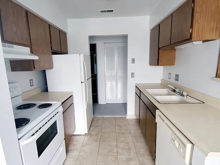 Sugarbush Apartments — Photo 112