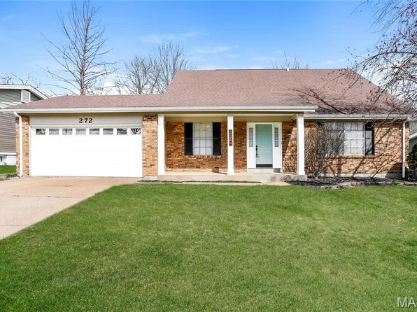 272 Village Meadow Dr, Ballwin, MO 63021