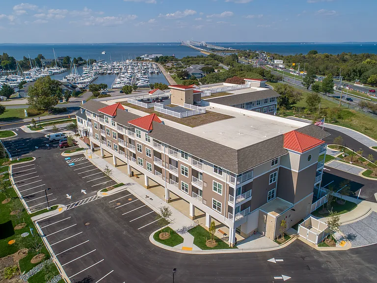 Bay Manor Shops and Apartments — Photo 4