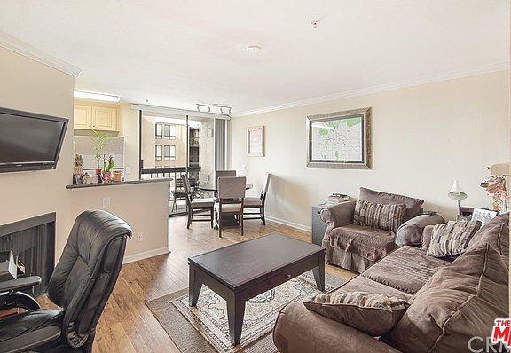 3rd image of 7320 Hawthorn Ave APT 323