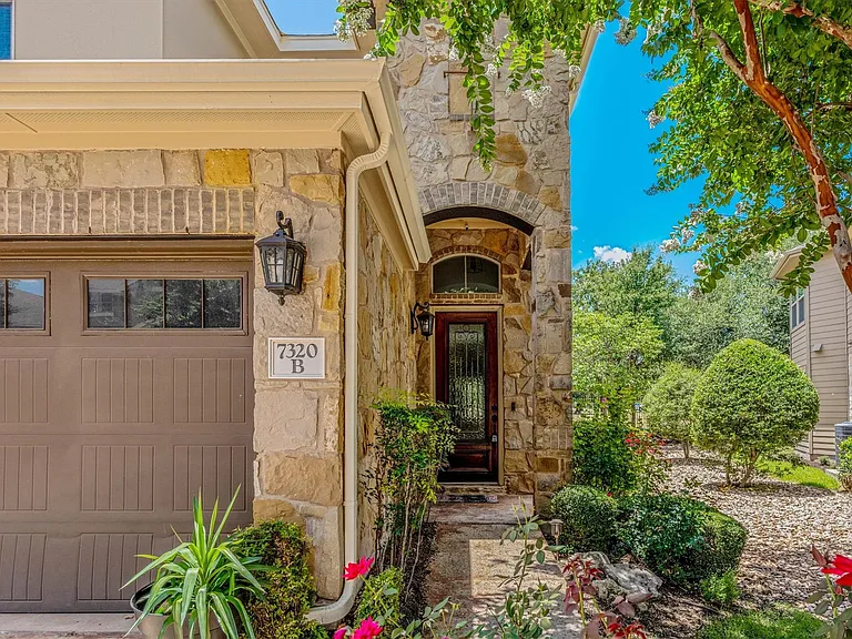 7320 Colina Vista Loop #B — Photo 4