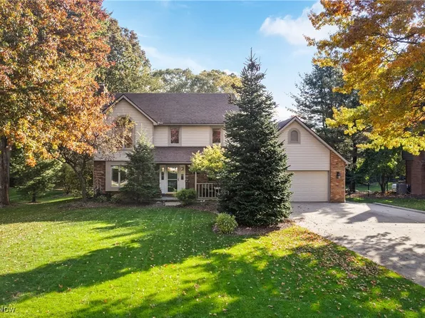 4003 April Dr, Uniontown, OH 44685