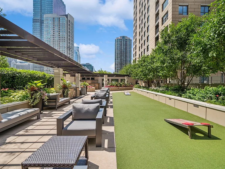 RiverNorth_amenity_rooftop