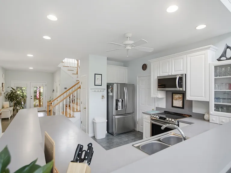 302 E Huron Ave — Photo 10