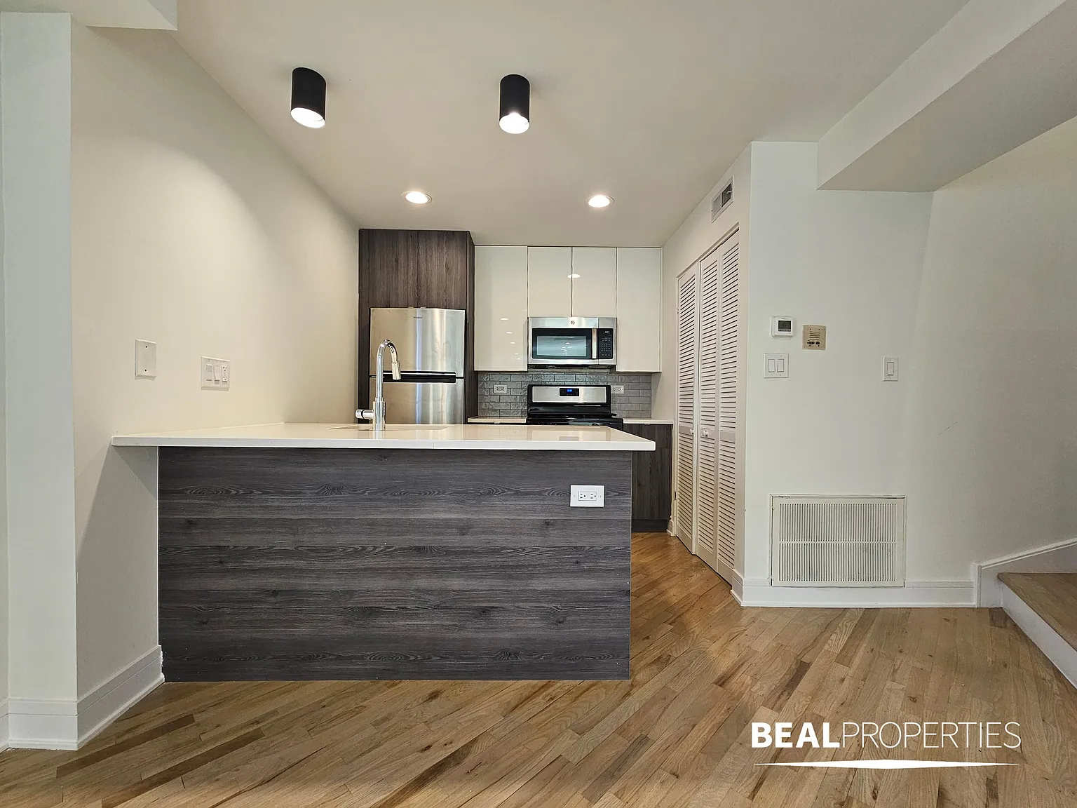 954 W Grace St — Photo 4