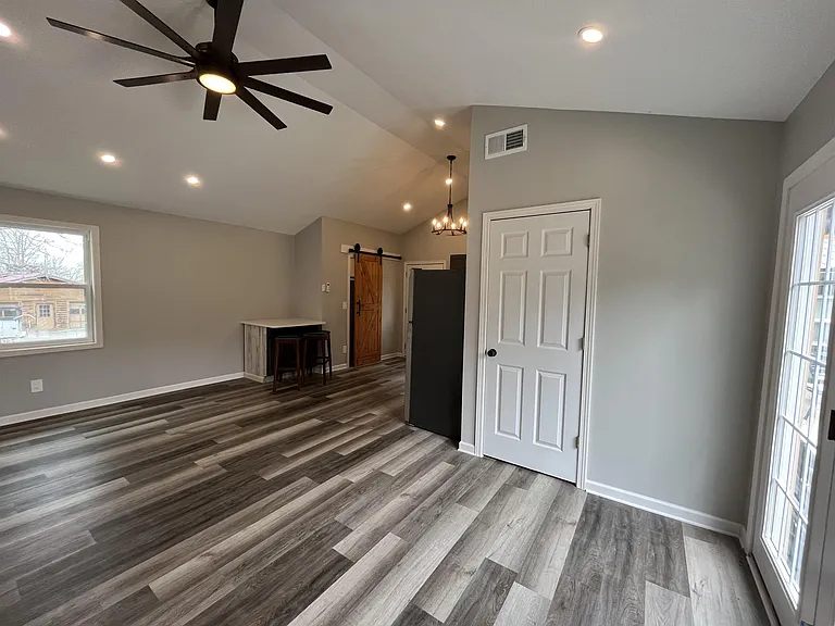 8010 Sunset Heights Dr #B — Photo 15