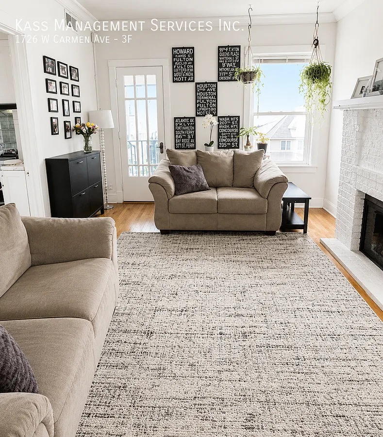 Sunny 2 bed 1 bath Carmen Avenue Gem Near Andersonville — Photo 3