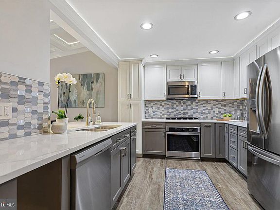 3rd image of 20576 Snowshoe Sq Unit 302