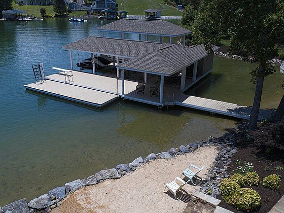 2nd image of 230 Riverbay Dr