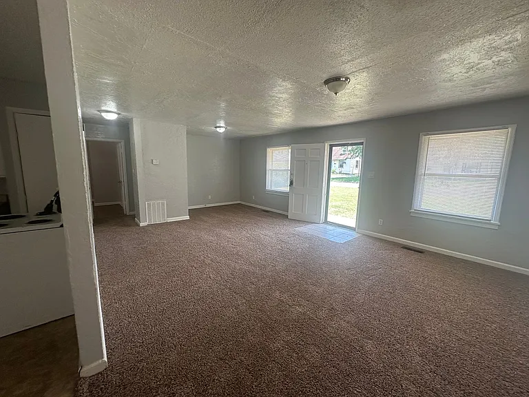 125 E Northrup Dr — Photo 27