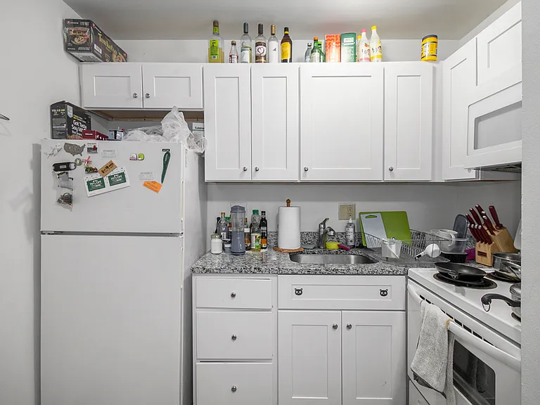 1327 Wilmot St #2 — Photo 7