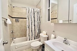 4th image of 621 W Armitage Ave APT 1R