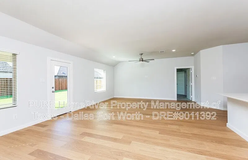 4 bed, 2.0 bath, 1791 sqft, $1,950 — Photo 4