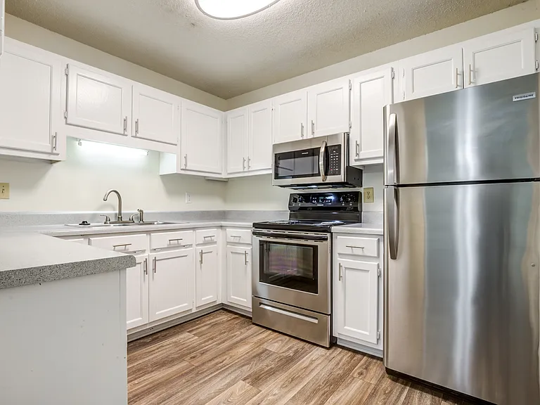 Estates at Bellwood Apartment Homes — Photo 16